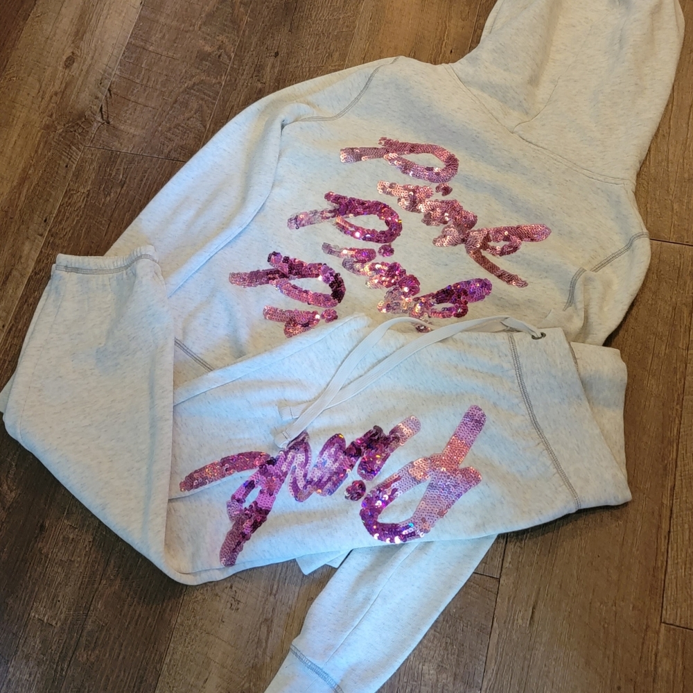 💘BLING! Victoria’s Secret Pink Outfit